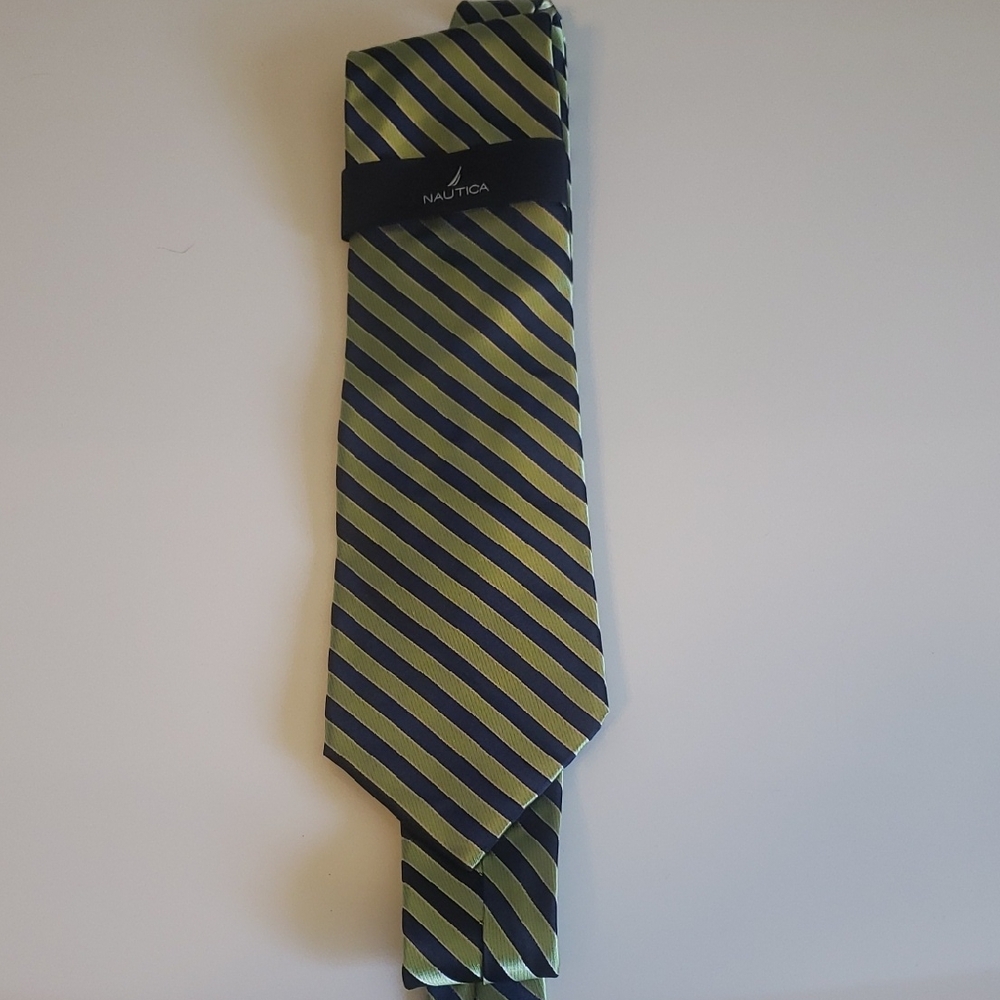 Nautica Men's Tie with Navy and Olive Stripes
